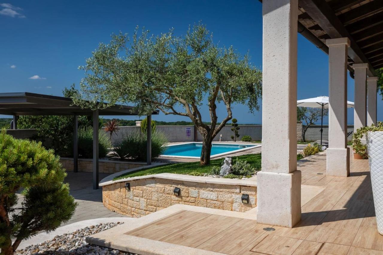 Activity Villa Gita With Pool And Grill In Tinjan Exterior foto