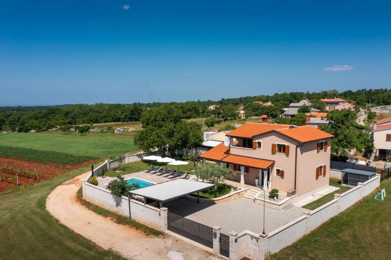 Activity Villa Gita With Pool And Grill In Tinjan Exterior foto